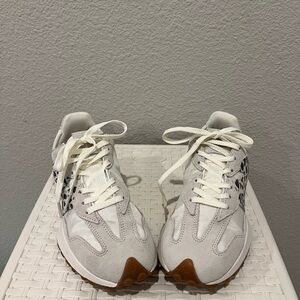 New Balance 327, Ladies 6.5